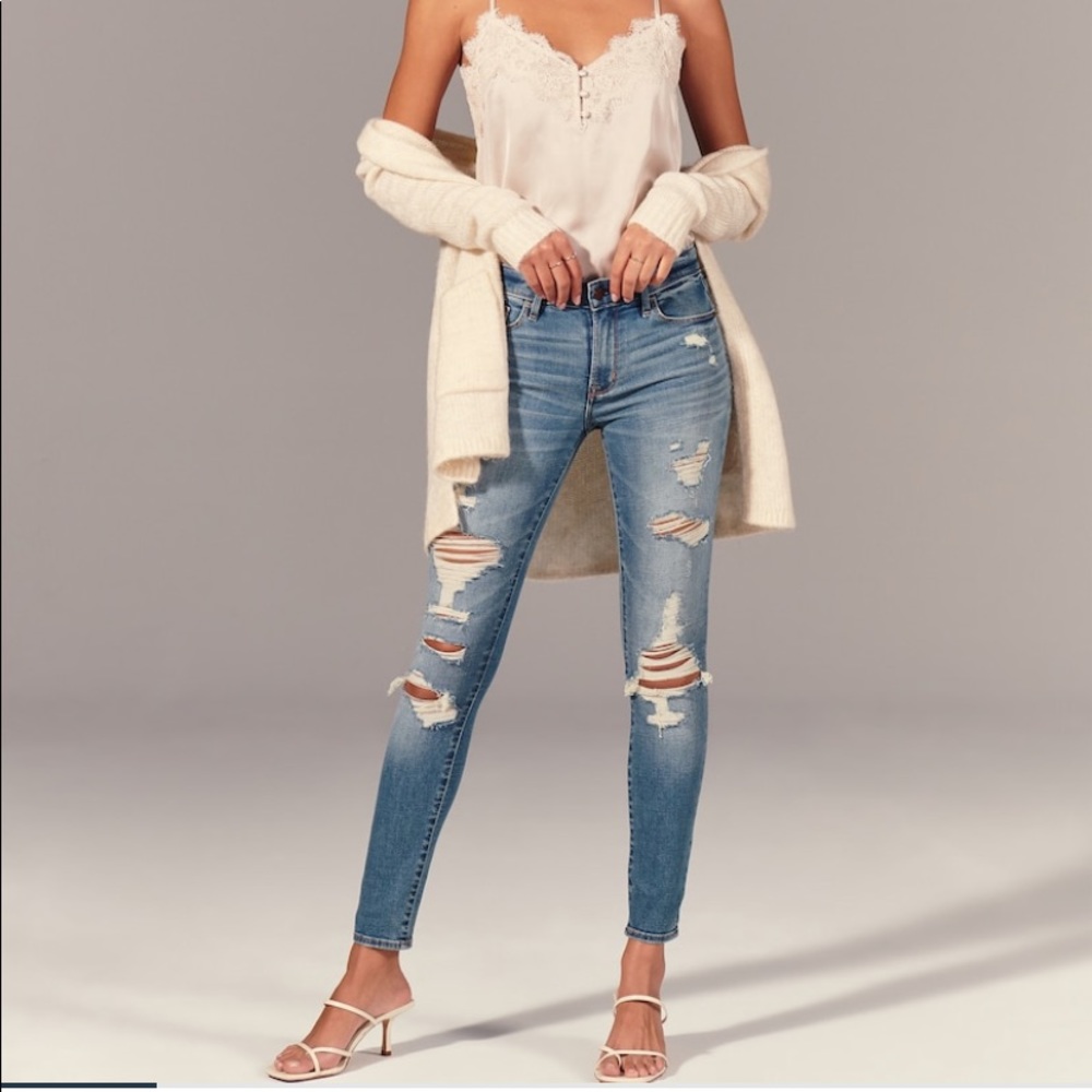 Ripped Mid Rise Super Skinny Jeans (NWT)
